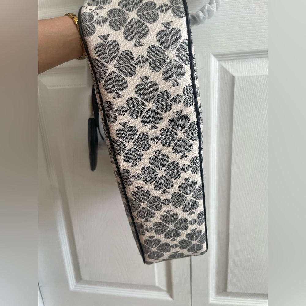 Kate Spade flower large crossbody with pouch - Picture 4 of 8